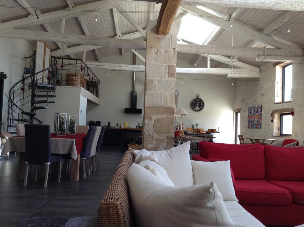 La Grange D'Aunis Bed & Breakfast Aigrefeuille-d'Aunis ภายนอก รูปภาพ